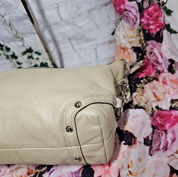 LIKE NEW COACH LEATHER SHOULDER BAG - Picture 5 of 11